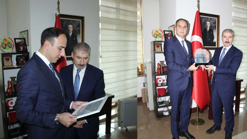 Həmid Nəsirov Zeki Öztürkü təltif edib