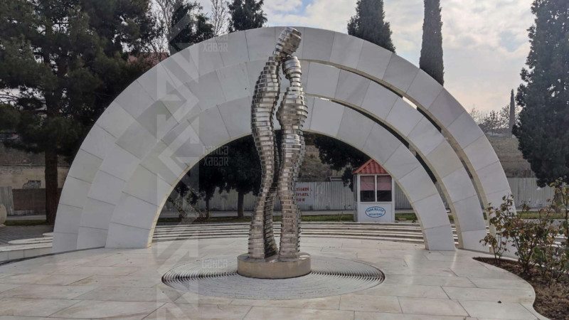 Gəncədə Əli və Ninonun sevgi hekayəsinin əbədi rəmzi