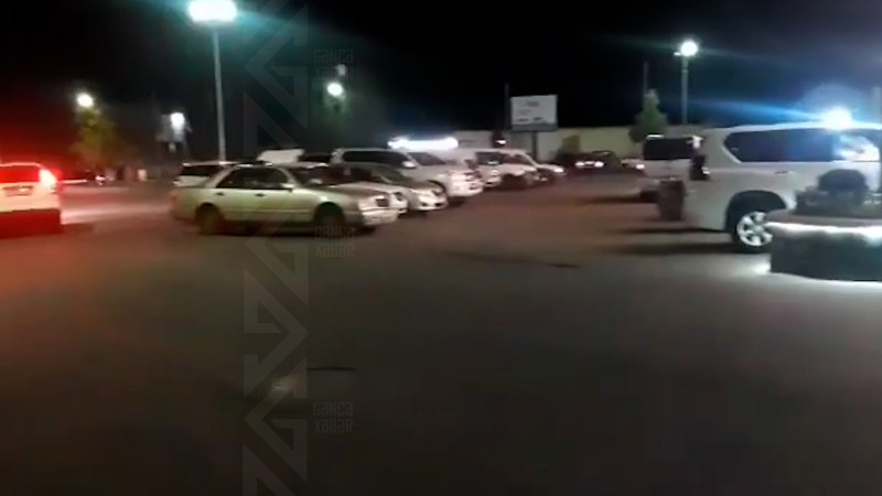 Yolun hərəkət hissəsində maşın saxlayan sürücülər qəza şəraiti yaradırlar