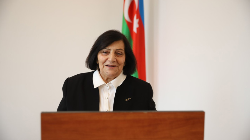 Yazıçı Ümbülbanu Hacıyevaya Fəxri Fərman təqdim olunub