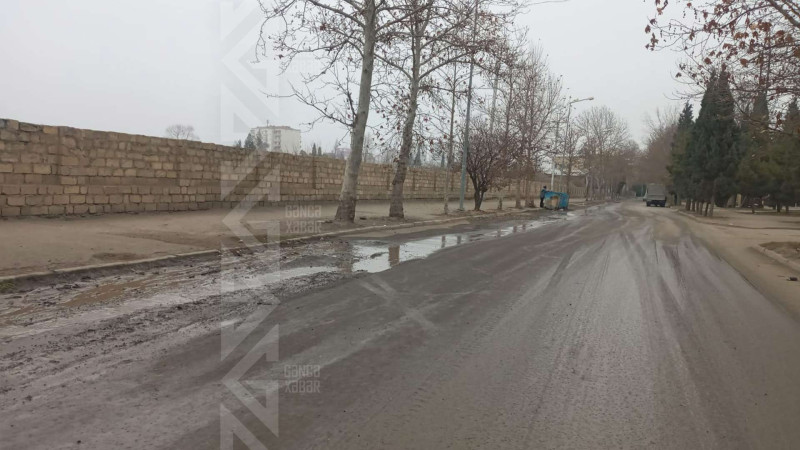 Aida İmanquliyeva küçəsində su borusu partlayıb