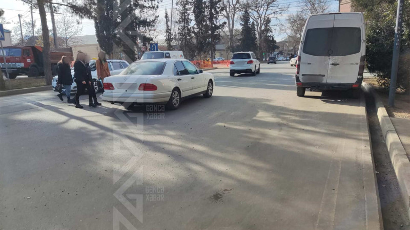 Piyada zolaqlarının silinməsi sakinlərə çətinlik yaradır