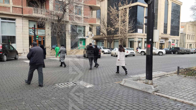 Şəhərin mərkəzi prospektində “zebra” silinib