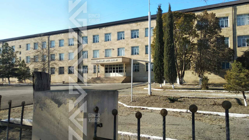 23 saylı məktəbin həyəti baxımsız vəziyyətdədir