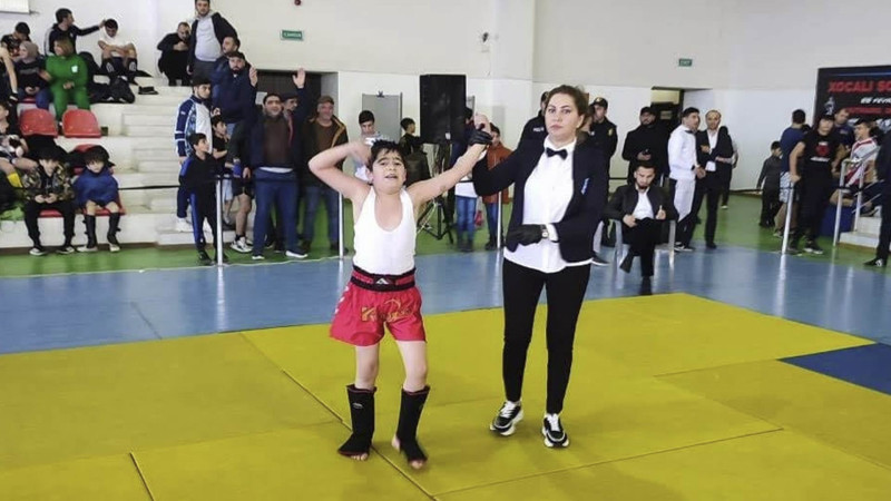 Balaca kikboksçumuz yarışda 1-ci yeri tutub