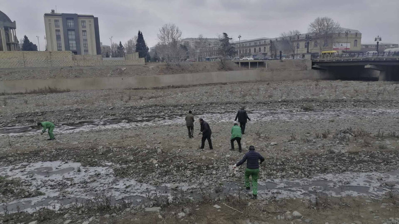 Gəncəçayın məcrasında təmizlik aksiyası baş tutub