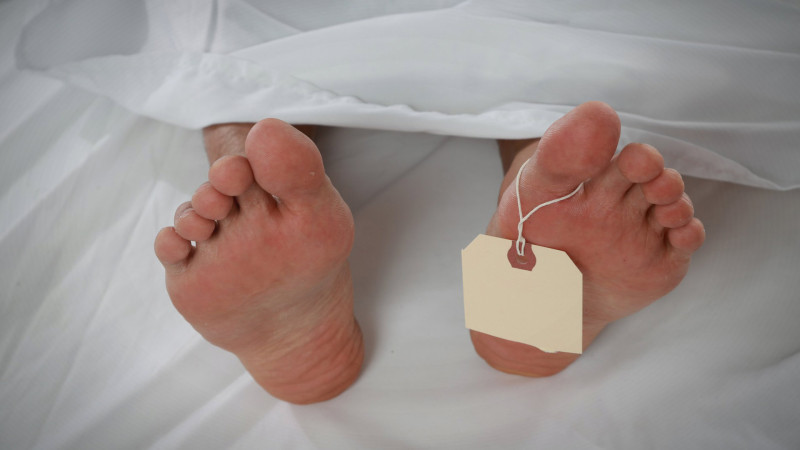 35 yaşlı kişi özünü təhlükəsizlik kəməri ilə asıb