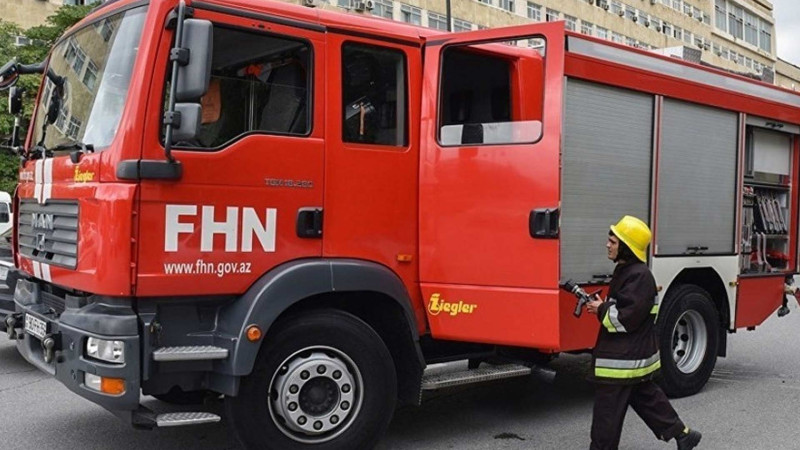 Dördmərtəbəli binada yanğın olub