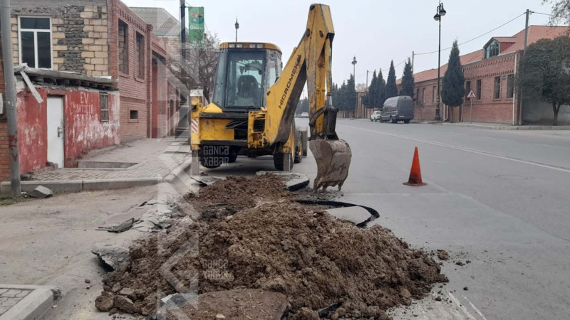 Partlamış su borusu təmir olunub