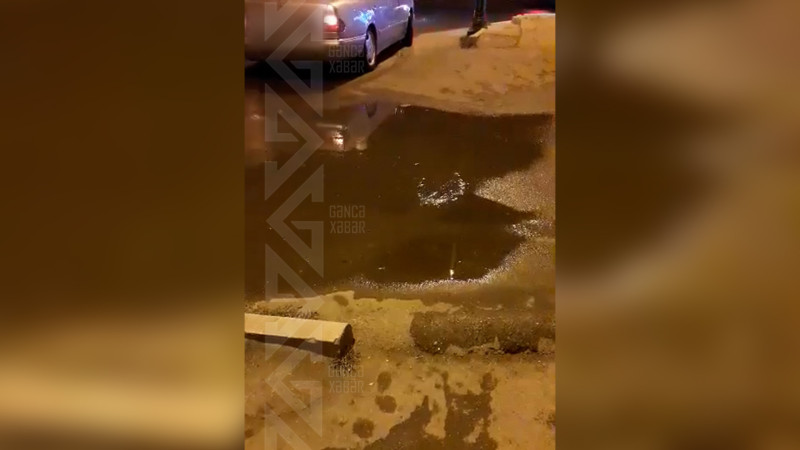 Üzeyir Hacıbəyli küçəsi kanalizasiya sularına qərq olub