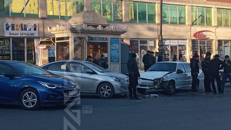 Şəhərin mərkəzi küçəsində qəza baş verib