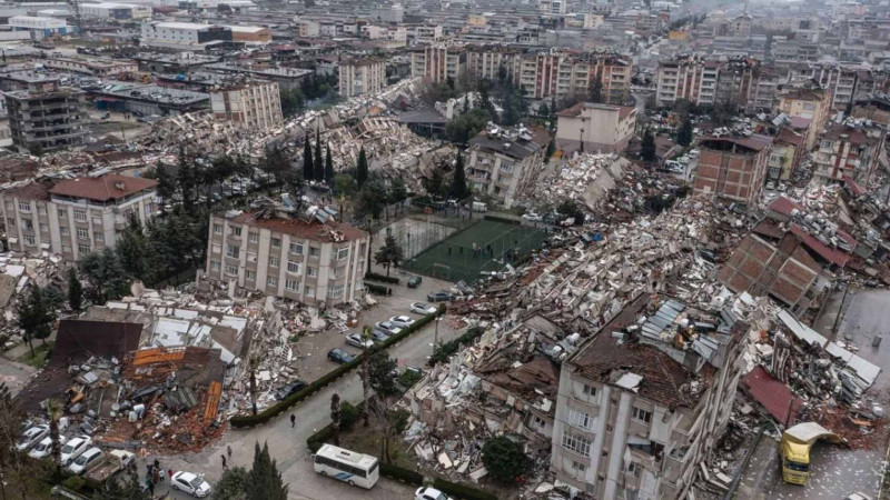 Cümə namazında Türkiyənin zəlzələ qurbanları yad edilib