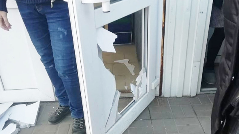 Qız atası elçiliyə gələnlərə qapı açmayıb: iş həbslə