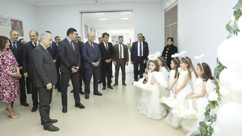 Bir qrup təhsil işçisi bayram münasibətilə təltif olunub