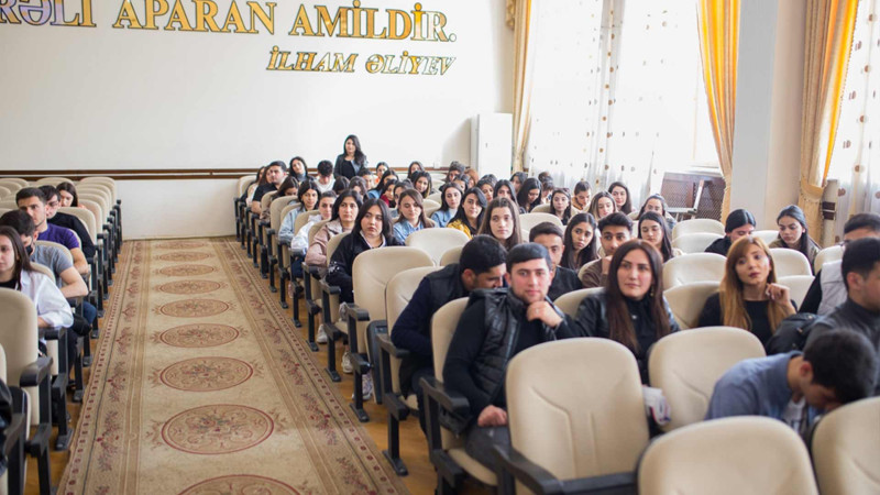 “İnnovasiyalar Mərkəzi”nin əməkdaşları GDU-nun tələbələri ilə görüşüblər