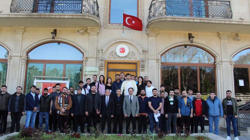 Türkiyənin Baş konsulu türkiyəli tələbələrlə görüşüb