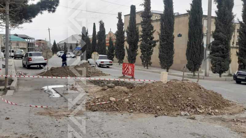 Küçələrdən biri qazılıb və lentə alınıb