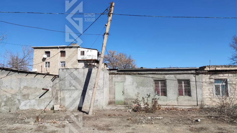 Azərbaycan bayrağı küçəsində elektrik dirəyi sakinləri narahat edir