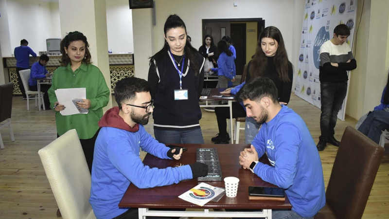 Gənclər intellektual oyunda iştirak ediblər