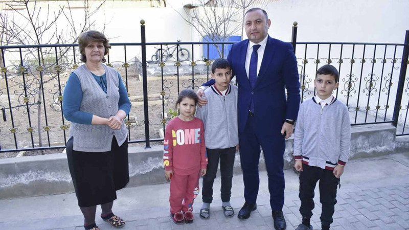 ADAU-nun əməkdaşları şəhid ailəsinə bayram sovqatı aparıblar