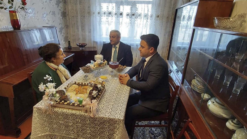 Gəncədə “əlaçı əmək veteranı ziyarət edilib
