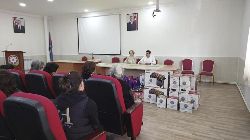 Tibb müəssisələrində işləyən şəhid ailələrinin üzvlərinə hədiyyələr verilib