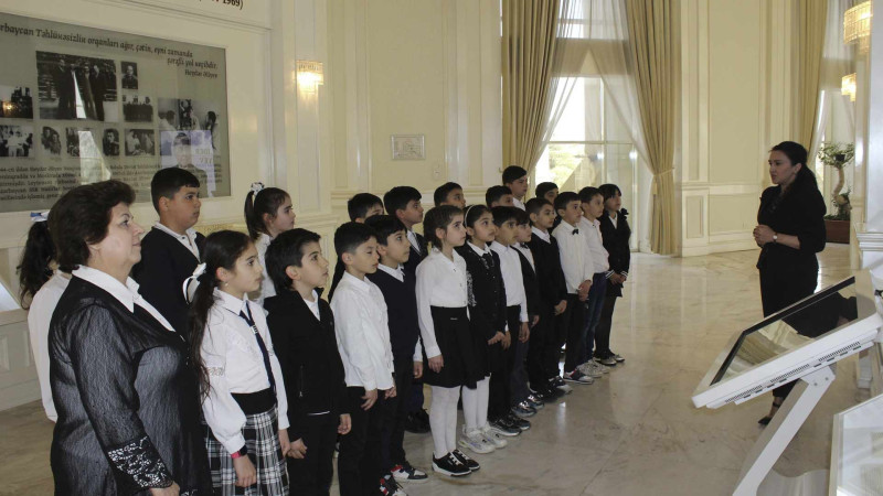 Məktəblilər Heydər Əliyev Mərkəzini ziyarət ediblər