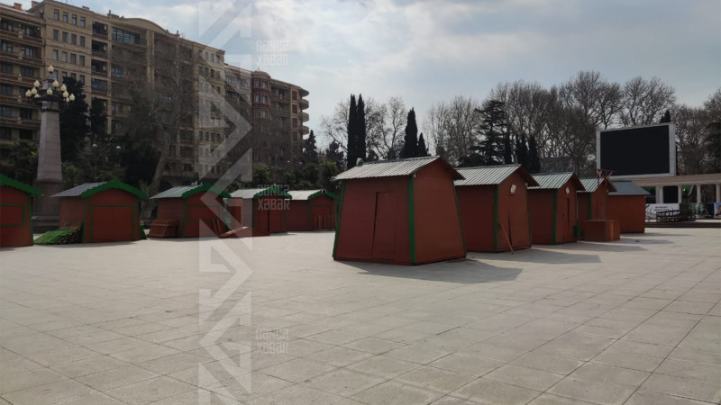 İH binasının qarşısında Novruz şəhərciyi qurulur