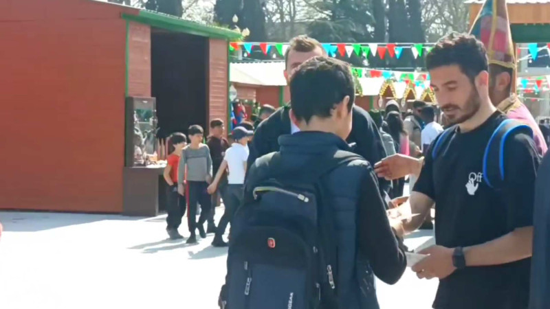 “Kəpəz”in legionerləri şəhərin mərkəzində oyuna bilet paylayıblar