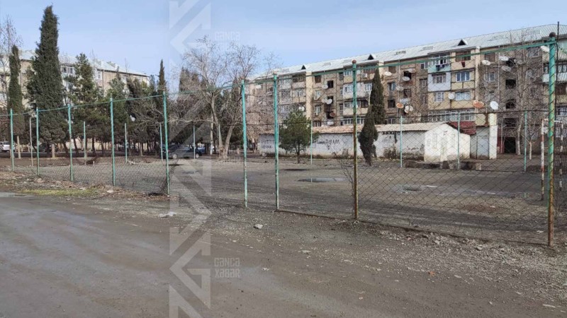 Uşaqlar üçün yaradılmış futbol meydançasının bərpaya ehtiyacı var