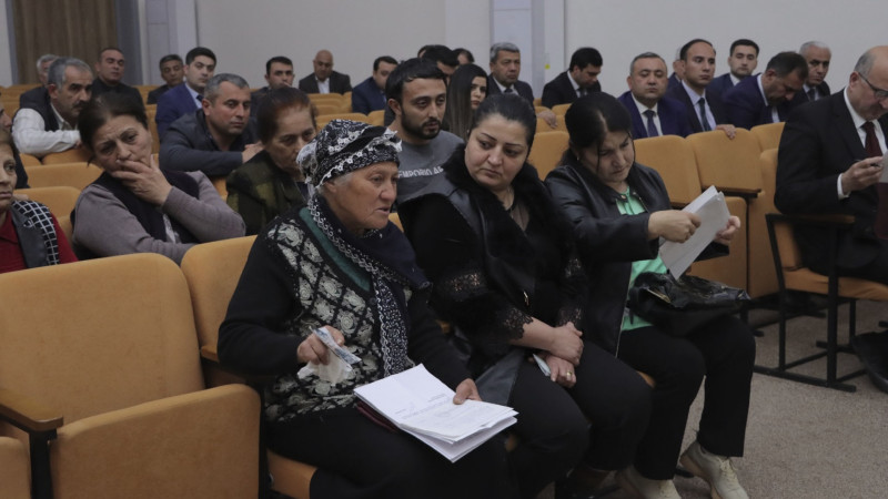 Niyazi Bayramov sakinlərlə görüşüb