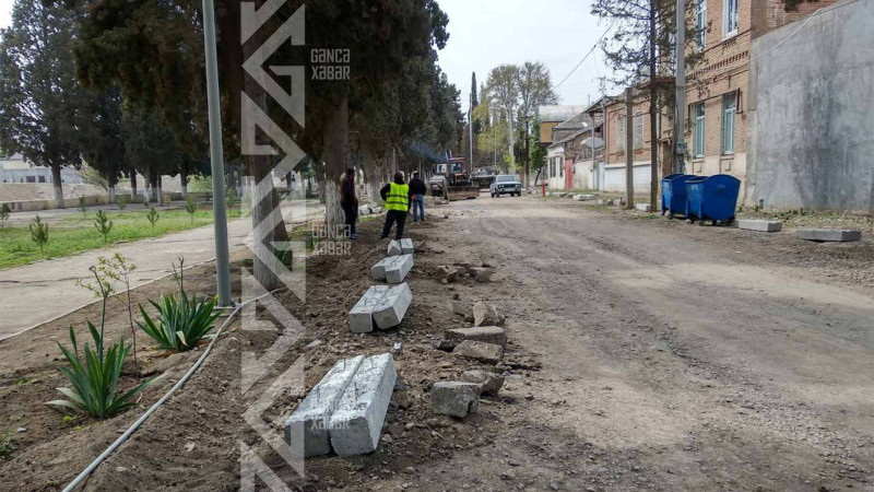 Daha bir küçədə abadlıq işləri görülür