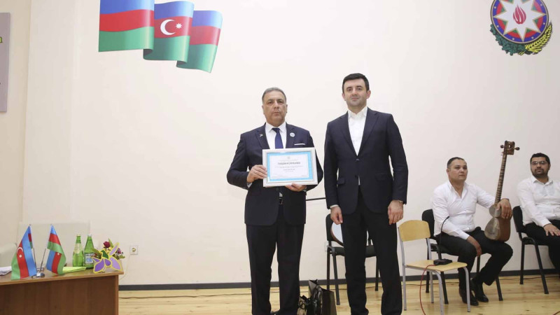 21 nömrəli tam orta məktəbin direktoru təbrik olunub