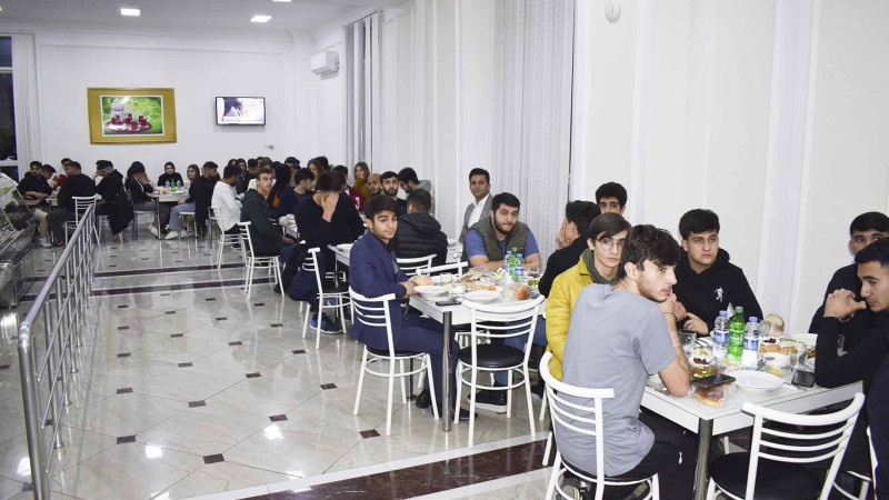 ADAU tələbələrinə iftar verilib