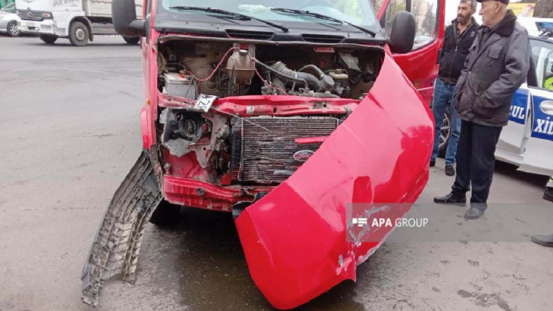 Motosiklet yük maşını ilə toqquşub