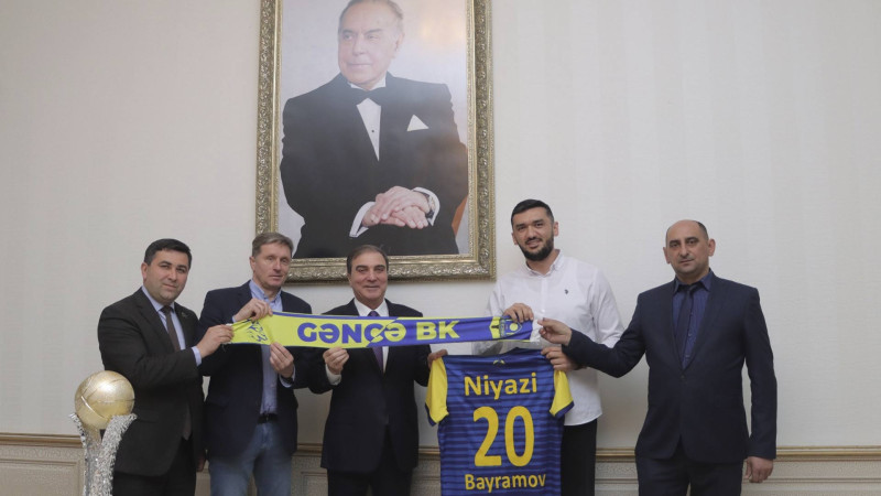 Niyazi Bayramov “Gəncə” BK-nın üzvləri ilə görüşüb