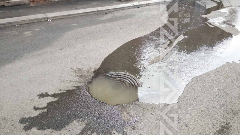 Bir neçə ay öncə çəkilmiş su borusu deşilib