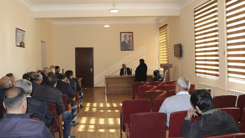 Bir sıra vəzifəli şəxslər sakinlərlə görüşüblər