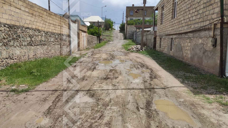 Bu küçələrdə asfalt örtüyünə ehtiyac var