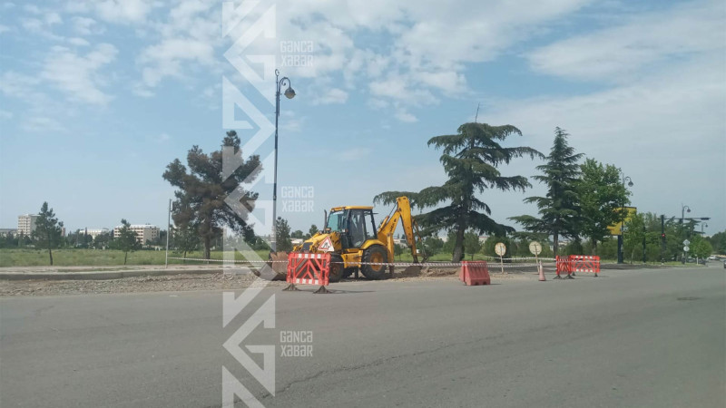 Yeni Gəncədə su borusu partlayıb