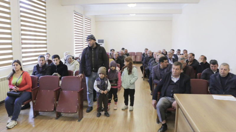 MKTİB-nin rəis müavini sakinlərlə görüşüb