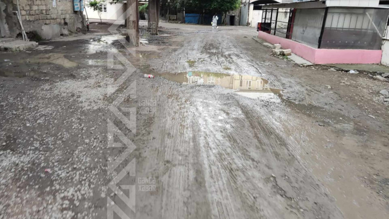 Yaşayış məntəqəsinin qarşısındakı məhəllə baxımsız haldadır