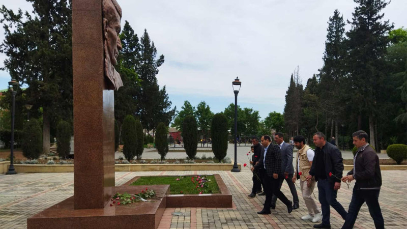 İsrafil Məmmədovun qəbirüstü abidəsi ziyarət olunub