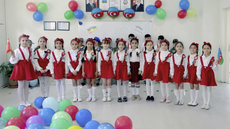 Məktəblərdə Müstəqillik Günü ilə əlaqədar tədbirlər baş tutub