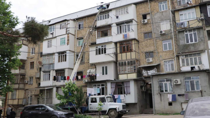 Bəzi binaların dam örtüyü və novdanları təmir edilib