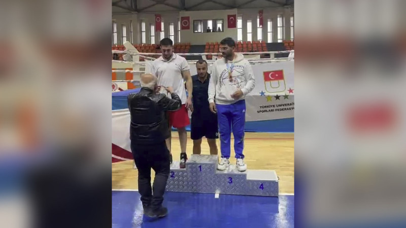 Gəncəli boksçu Türkiyədə fəxri kürsüyə yüksəlib