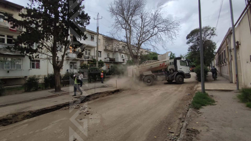 Bu küçənin sakinləri su və kanalizasiya sistemləri ilə təchiz olunurlar