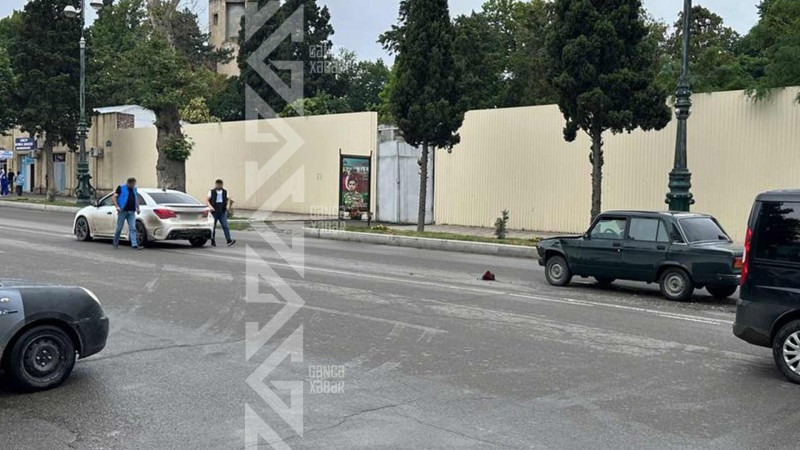 Şəhərin mərkəzində iki maşın toqquşub