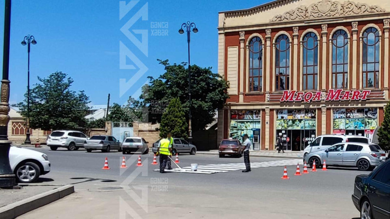 “Meqa Mart”ın qarşısındakı piyada zolağı bərpa olunur