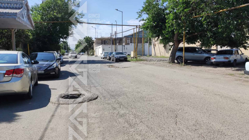 Bu küçələrdə kanalizasiya və artezian quyularının üstü açıqdır